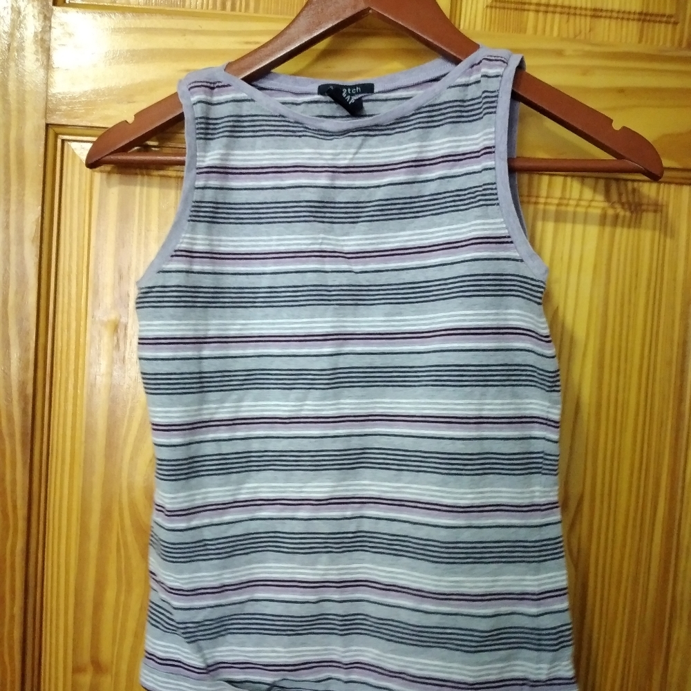Sleeveless shirt